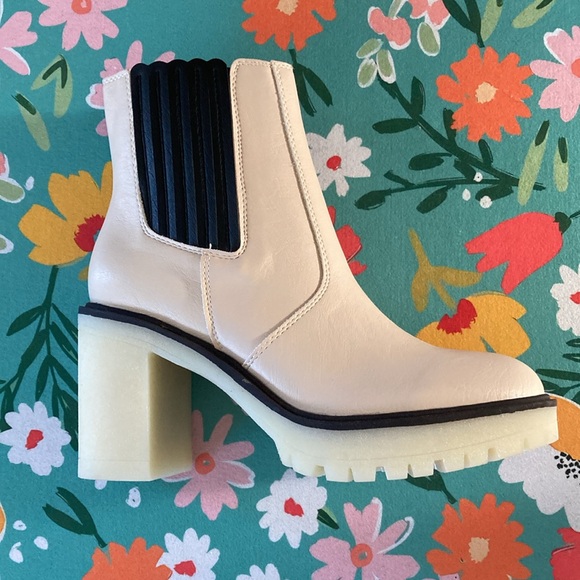 NWOT Oasis Society Anastasia Chelsea Style Platform Chunky Sole Boots Size 8 - Picture 3 of 12